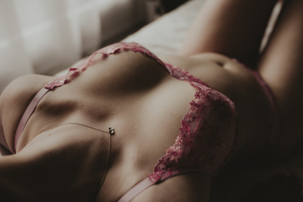 This image has an empty alt attribute; its file name is Roze-lingerie-boudoirshoot-Hunkemoller--1024x684.jpg